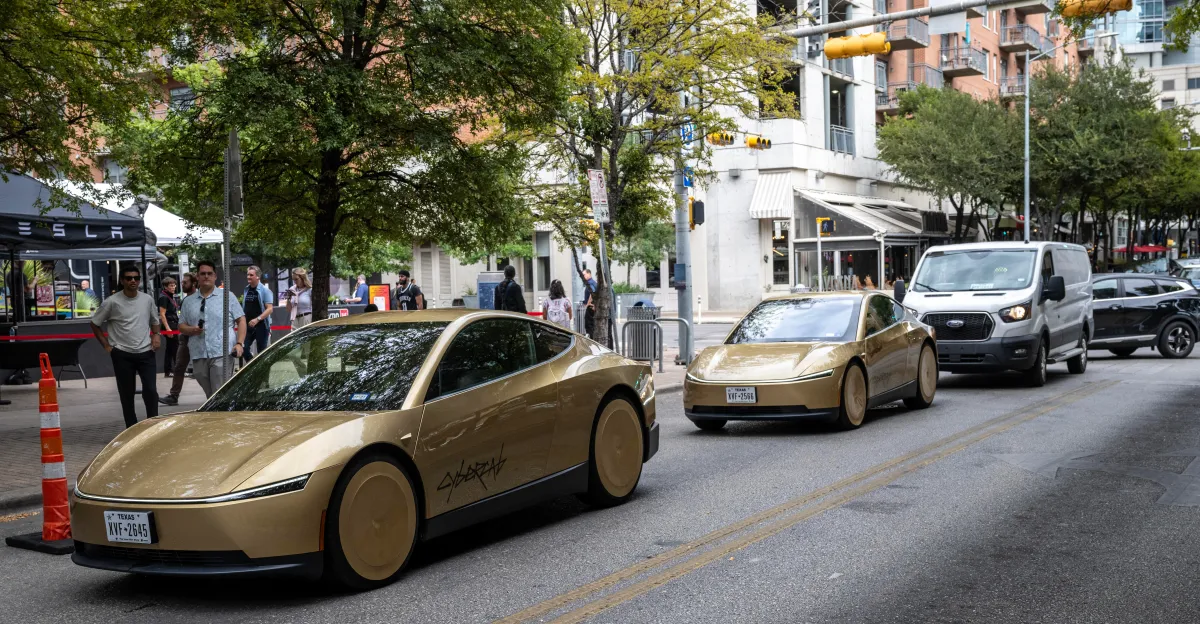 Центральный дисплей Tesla Cybercab с виртуальным джойстиком для ручного управления