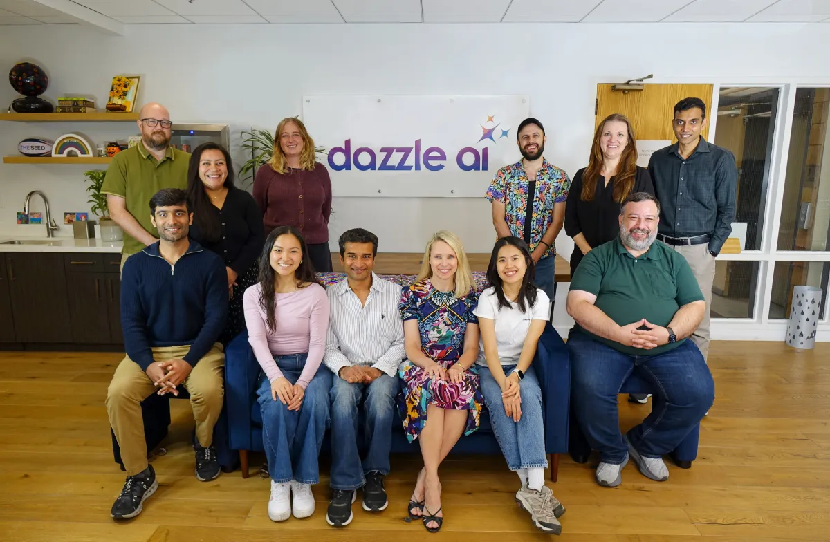 Марисса Майер представляет AI-ассистента Dazzle, анализирующего фотографии из галереи телефона