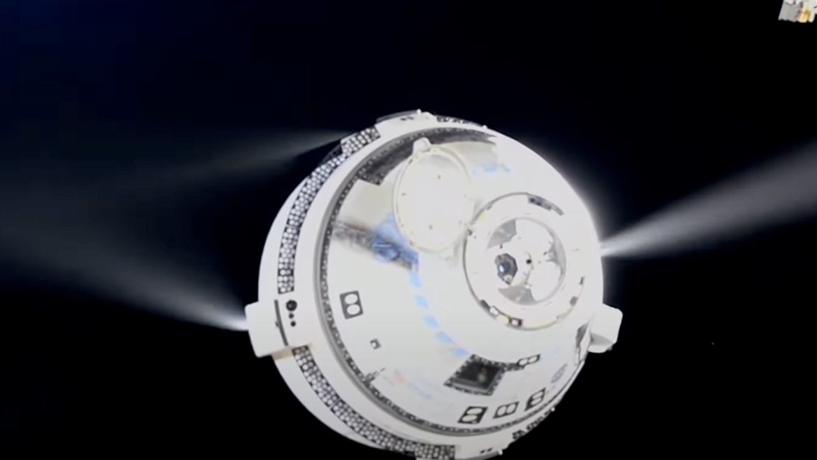 Космический корабль Starliner компании Boeing на стартовой площадке