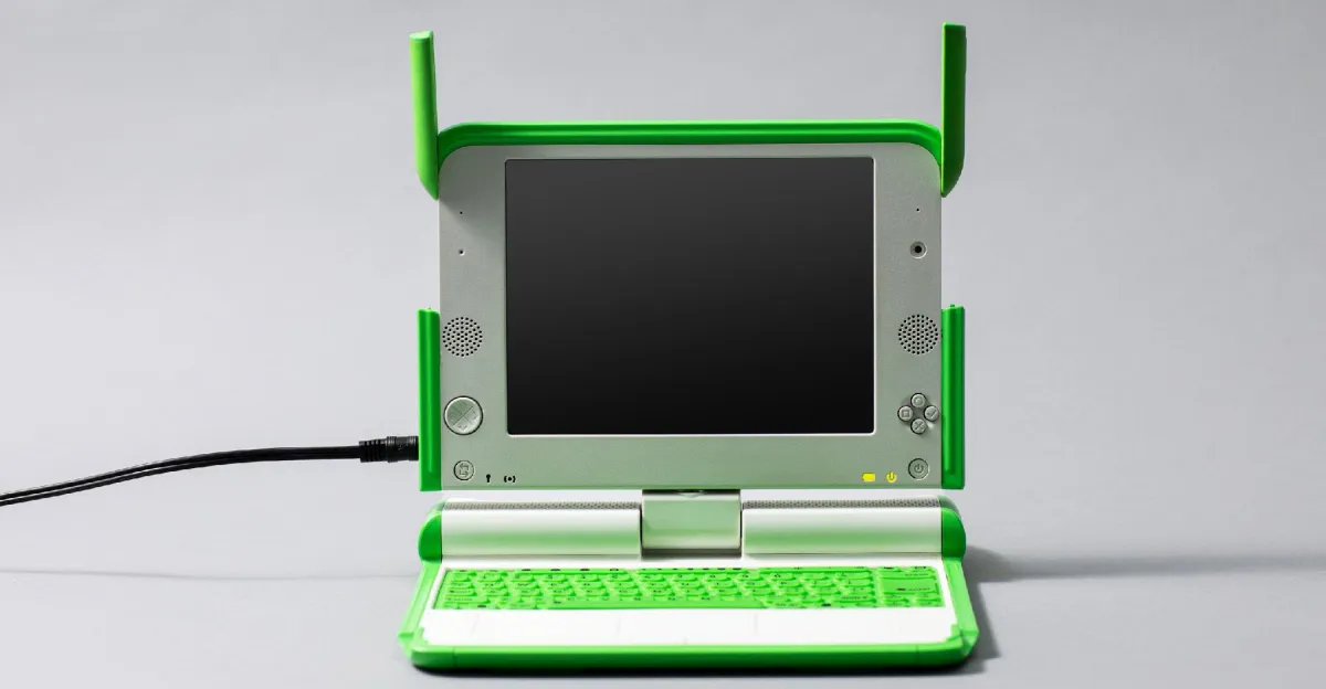 Иллюстрация к выпуску подкаста The Verge об инициативе One Laptop Per Child и ноутбуке XO-1